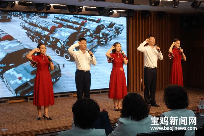 吃星星的恐龙男孩