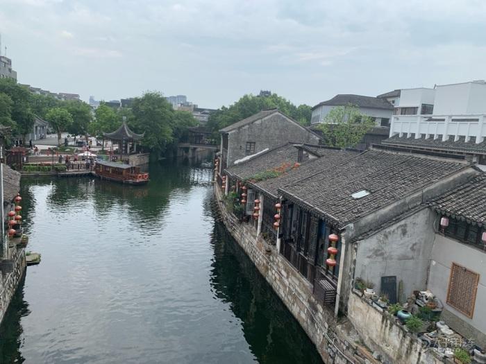 “出发,乘地铁去江阴!”